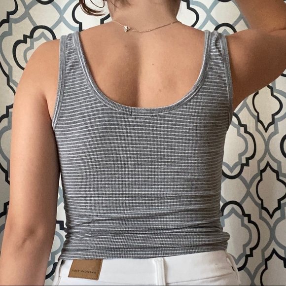 QUARTER BUTTON TANK TOP🤍 - Picture 2 of 4